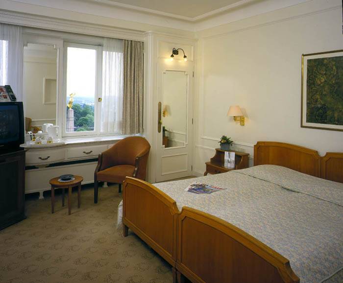 Grand Cravat Hotel